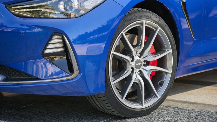 Колеса Genesis G70 3.3T 2017 года  (KR) (фото 11 из 86)